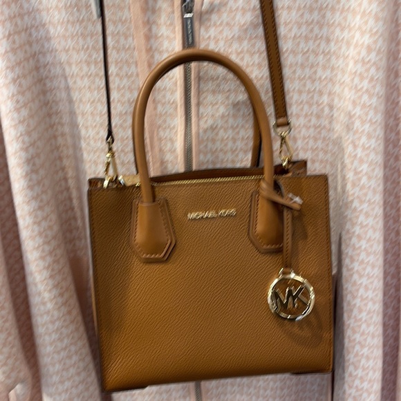 Michael Kors Mercer Medium Pebbled Leather Crossbody Bag - Picture 10 of 16